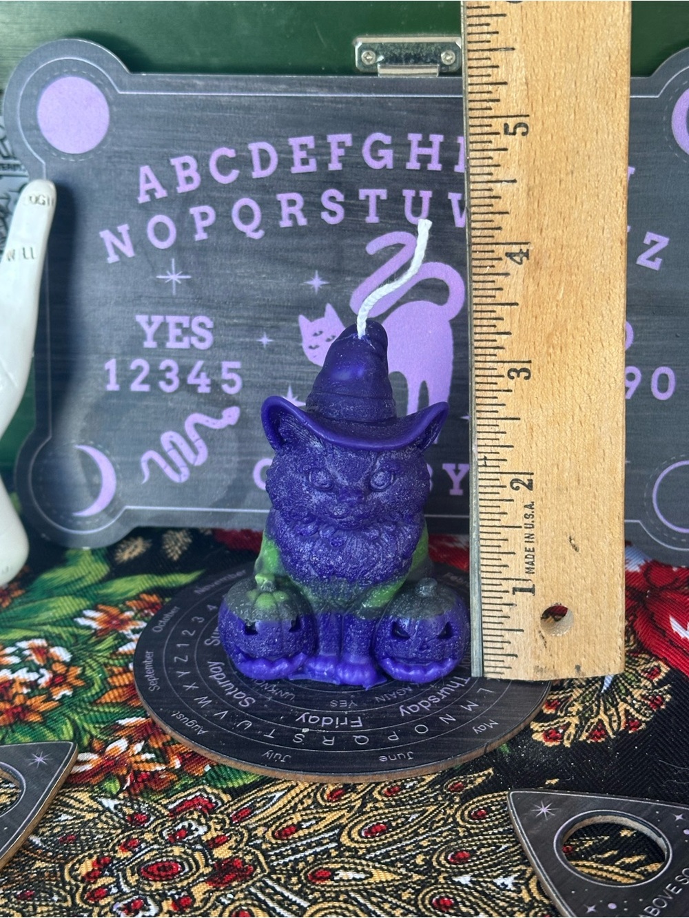 Midnight Familiar Witch Cat Candle – Purple & Green Halloween Cat - Picture 3 of 8